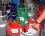 Tháng 12/2010: Giá gas trong nước tăng lên 335.000 đ/bình 12kg