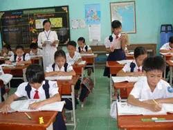 Đời sống giáo viên ngoại thành: Cần một chính sách chăm lo toàn diện