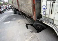 Cần xử lý ngay các hố tử thần - Bài 2: P/v chủ tịch UBND TP Lê Hoàng Quân về hố tử thần và 400 dự án chậm tiến độ