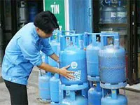 Từ 4/1/2011: Giá gas bán lẻ trong nước là 325.000 đ/bình 12kg, tăng 3.000 đồng so tháng 12/2010.