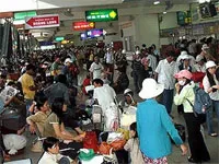Chuyện tàu xe Tết – Nỗi lo không của riêng ai!