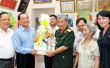 Bí thư Thành ủy TPHCM Lê Thanh Hải đi thăm và chúc tết tỉnh Tiền Giang, Vĩnh Long