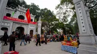 Người Hà Nội đón Tết trong nắng ấm