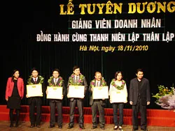 Giảng viên doanh nhân: Dạy học là cống hiến cho thế hệ trẻ