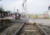 Khó dẹp các điểm giao cắt giữa đường sắt và đường bộ tự phát