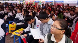 Phát hành Những điều cần biết về tuyển sinh trung cấp chuyên nghiệp năm 2011
