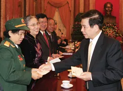 Chủ tịch nước Nguyễn Minh Triết tiếp các thế hệ cán bộ Đoàn TNCS HCM