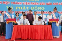 Ký kết tiêu thụ sản phẩm mới - phân urê hạt đục