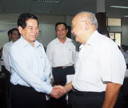 Tin TPHCM ngày 04/04/2010: Chủ tịch nước Nguyễn Minh Triết tiếp xúc cử tri TPHCM 1