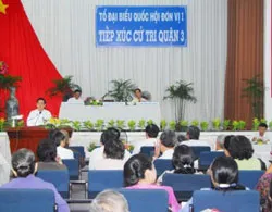 Tin TPHCM ngày 06/04/2011: Chủ tịch nước Nguyễn Minh Triết tiếp xúc cử tri quận 3 1