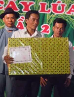 Giao lưu và trao giải Hội thi Cùng nông dân trồng cây lúa khỏe lần 2