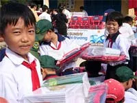 Trao tặng 40 suất học bổng cho học sinh nghèo huyện Cần Giờ