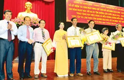Tuyên dương 121 điển hình thực hiện cuộc vận động Học tập và làm theo tấm gương đạo đức Hồ Chí Minh