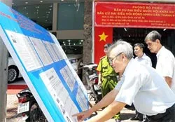 Cử tri thành phố hăng hái đi bầu