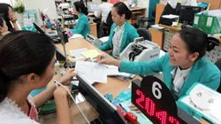 Đua lãi suất ngân hàng: Bất ổn và Rủi ro