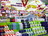 Để thanh niên ưu tiên dùng hàng Việt: cần có chiến lược dài hơi