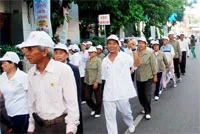 7.000 người đi bộ vì nạn nhân da cam