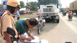 Công an thành phố tăng cường xử lý xe tải vi phạm luật giao thông