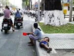 Vẫn còn gần 1.500 trẻ em phải lang thang kiếm sống