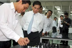Chủ tịch nước Nguyễn Minh Triết tới thăm và làm việc tại trường Đại học Công nghiệp TP. Hồ Chí Minh