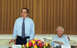 Phó Thủ tướng Nguyễn Thiện Nhân làm việc với lãnh đạo UBND TPHCM