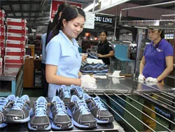 UBND TP họp bàn tăng cường các giải pháp chăm lo tốt hơn đời sống người lao động