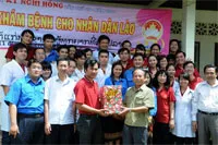 Đoàn lãnh đạo TP.HCM thăm thanh niên tình nguyện Kỳ nghỉ hồng tại Lào