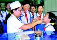 Năm học 2011-2012: phấn đấu 80% HSSV tham gia BHYT