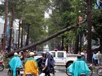 Tâm bão đang tiến sâu vào Thanh Hóa, Nghệ An