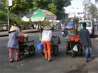 Nghèo đô thị và phương pháp tiếp cận đa chiều trong giảm nghèo