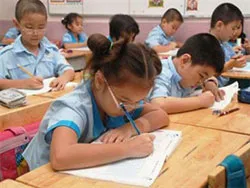 Quận 8: Quá tải trường lớp đầu năm học mới