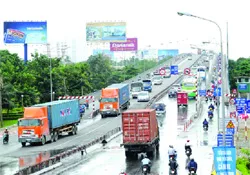 P/v Chủ tịch UBND TP.HCM Lê Hoàng Quân về hướng giải quyết của TP đối với xe quá tải qua cầu Sài Gòn