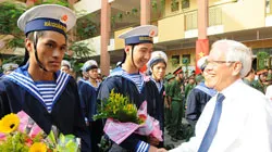 2.100 thanh niên thành phố nô nức lên đường nhập ngũ