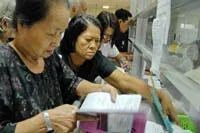 Tăng giá viện phí và nỗi lo của dân nhập cư