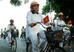 Người cao tuổi ở cộng đồng dân cư – Tuổi cao gương sáng