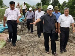 Phó Thủ tướng Hoàng Trung Hải kiểm tra công tác phòng chống lũ ở An Giang