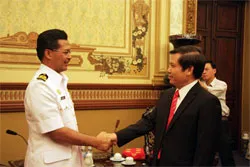 Tàu Hải quân Malaysia đến thăm TPHCM