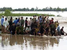 Thủ Tướng Chính phủ Nguyễn Tấn Dũng thị sát vùng lũ ĐBSCL