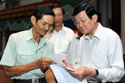 Chủ tịch nước Trương Tấn Sang tiếp xúc cử tri TP Hồ Chí Minh