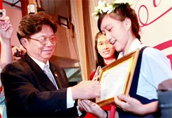 Trao giải cuộc thi “Prudential - Văn hay chữ tốt” lần 12/2011