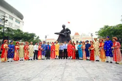 Ngày 11-11-2011: Tổ chức đám cưới tập thể cho 80 cặp đôi thanh niên