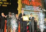 Lần đầu tiên một doanh nghiệp bảo hiểm nước ngoài nhận được Huân chương lao động