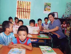 Tôn vinh những nhà giáo điển hình trong thực hiện cuộc vận động 2 không