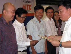 Bế giảng lớp bồi dưỡng kiến thức kinh tế vĩ mô và thị trường tài chính, tiền tệ