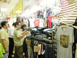 PV ông Lê Quốc Chí - Giám đốc Trung tâm phát triển công nghệ kỹ thuật chống hàng giả thành phố