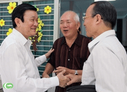 Chủ tịch nước Trương Tấn Sang cùng tổ đại biểu tiếp xúc cử tri quận 3