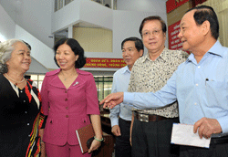 Tin TPHCM ngày 29/11/2011: Tổ Đại biểu Quốc hội tiếp xúc cử tri quận 5
