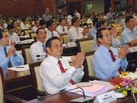 Tìm những giải pháp để kinh tế thành phố phát triển nhanh và bền vững trong năm 2012