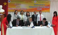 Cam kết tài trợ 288.000 USD cho dự án “Học bổng và phục vụ xã hội”