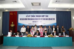 Lễ ký thỏa thuận hợp tác thực hiện chương trình quảng bá sử dụng bình nước nóng năng lượng mặt trời giai đoạn 2011-2015